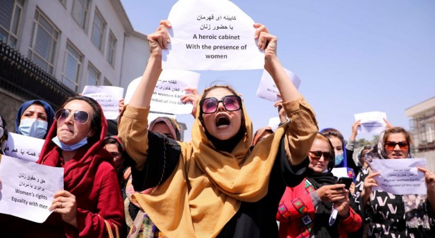 Nők nem tanulhatnak és vezethetnek autót többé az afganisztáni Herátban